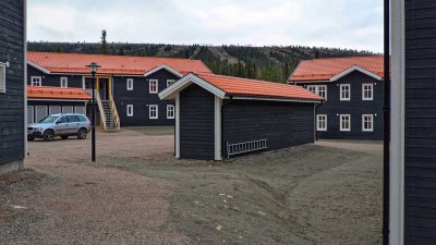 Budowa drewnianych domów,  w ośrodku narciarskim, Szwecja