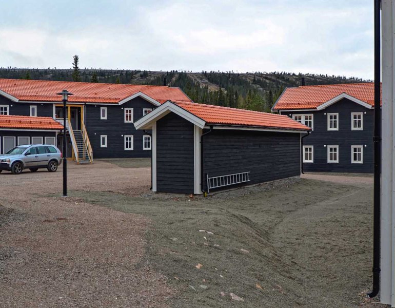 Budowa drewnianych domów,  w ośrodku narciarskim, Szwecja