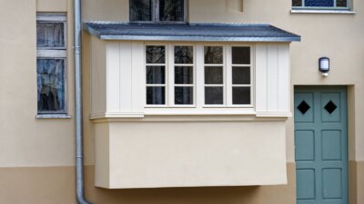 Odtworzenie zabudów balkonów i częściowa wymiana stolarki okiennej w kamienicy przy ul. Jagiellońskiej 27 w Olsztynie
