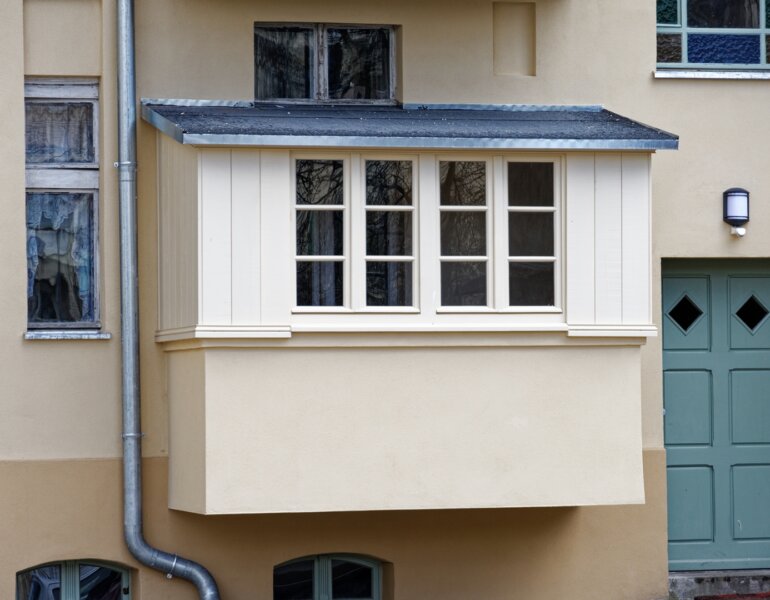 Odtworzenie zabudów balkonów i częściowa wymiana stolarki okiennej w kamienicy przy ul. Jagiellońskiej 27 w Olsztynie